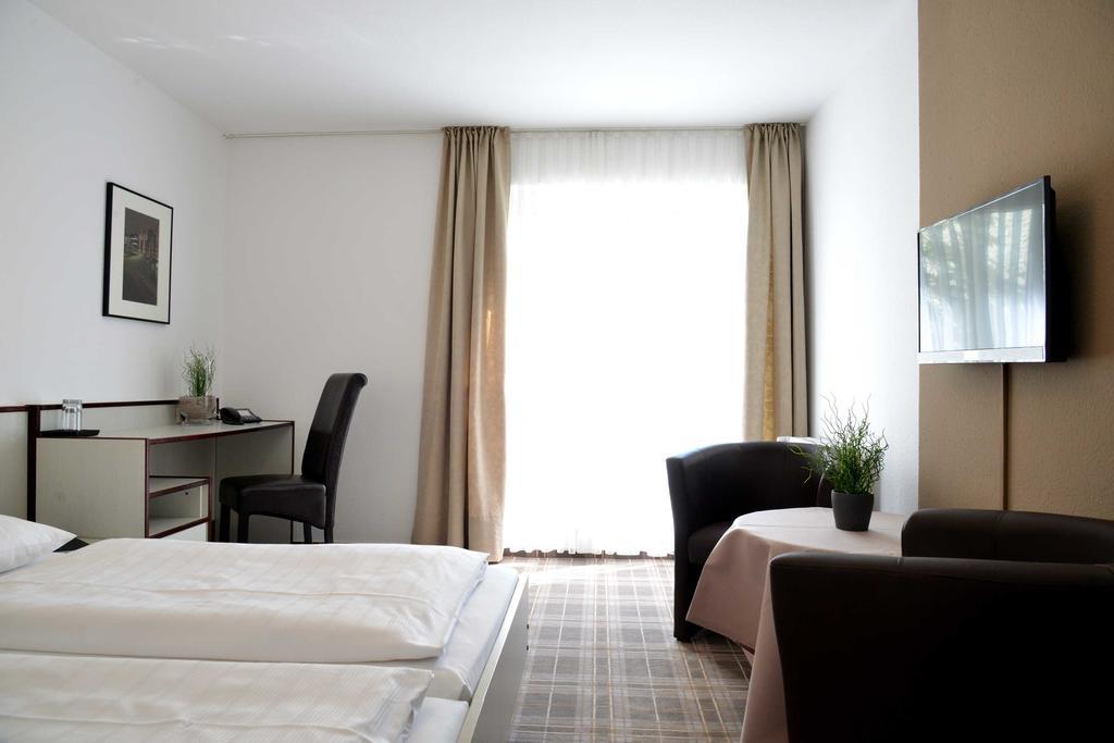 Arnimsruh Hotel Garni Lubeck Exterior photo